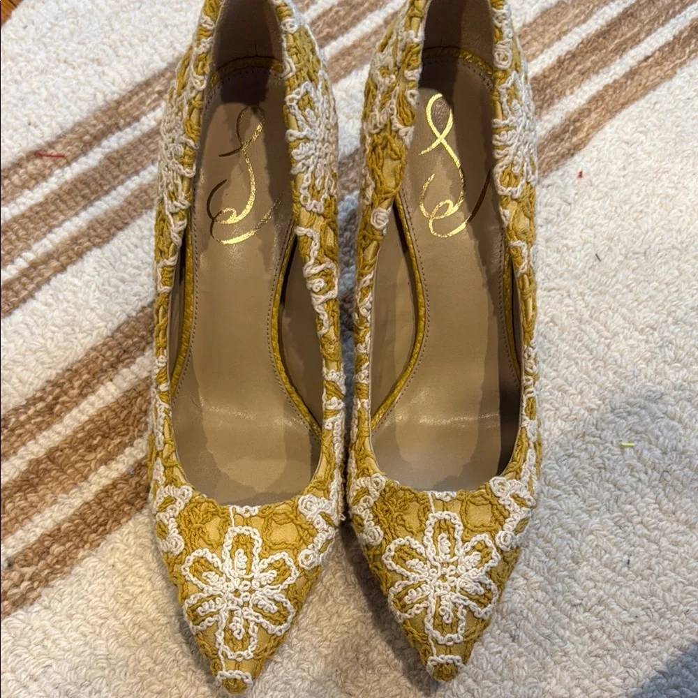 Sam Edelman Yellow and White Heels with Intricate Design - Picture 2 of 5